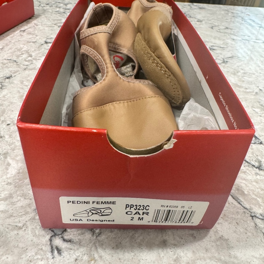 Capezio girls Pedini Femme size 2
